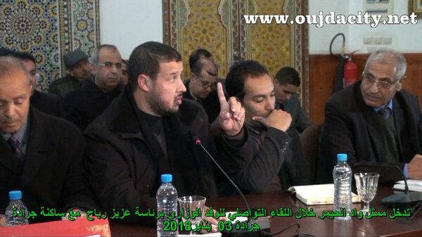 ممثل ساكنة واد الحيمر يحتج بقوة على تركيز الاستثمارات من طرف الدولة فقط في المدن الغربية واهمال اقاليم جهة الشرق VIDEO